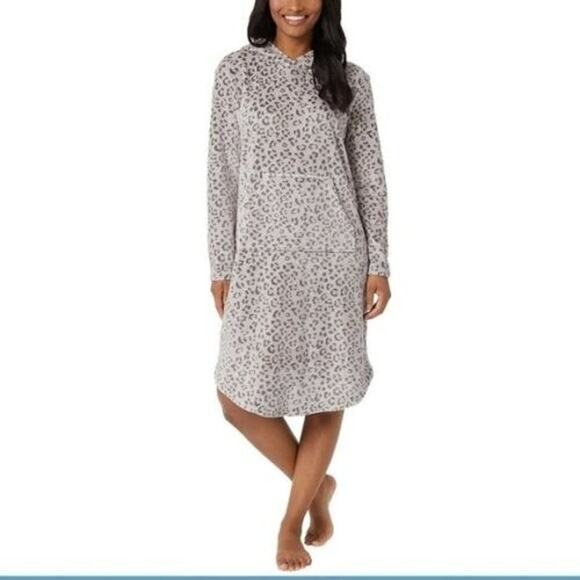 32 Degrees Other - NWT 32 Degrees Women's Leopard Print Cozy Soft Velour Hooded Lounger